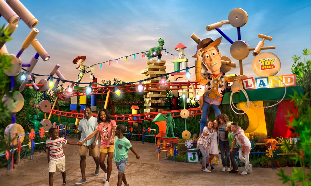 Toy Story Land Slinky Ride ©Disney ©Disney/Pixar ©POOF-Slinky, LLC